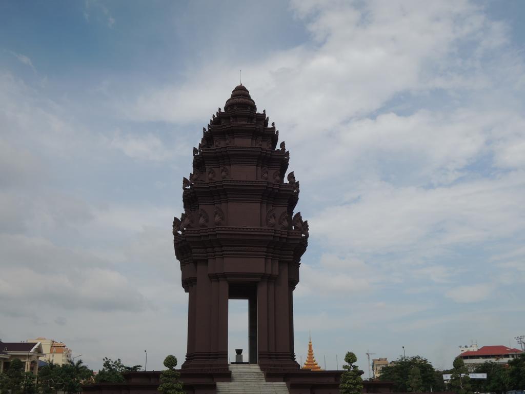 Golden Boat Guesthouse Phnom Penh Exterior photo