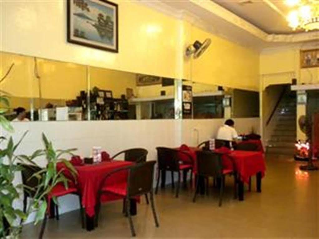 Golden Boat Guesthouse Phnom Penh Exterior photo