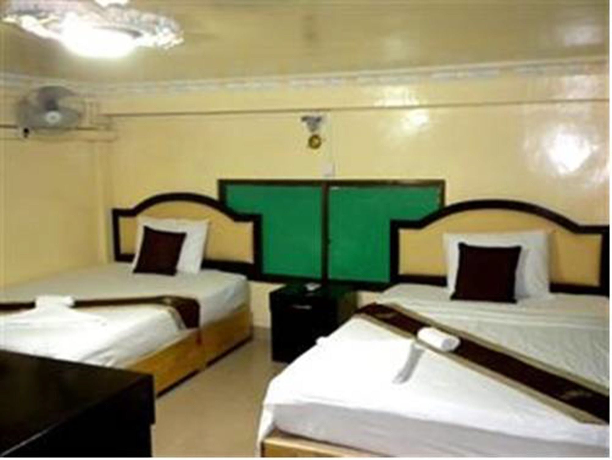 Golden Boat Guesthouse Phnom Penh Exterior photo